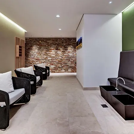 Hilton Garden Hotel 4*