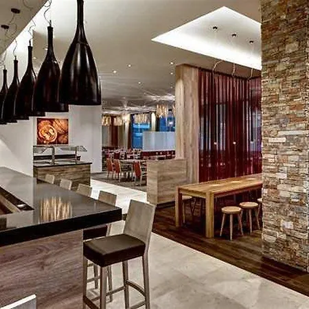 فندق Hilton Garden 4*