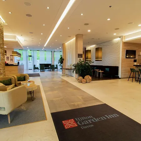 מלון Hilton Garden
