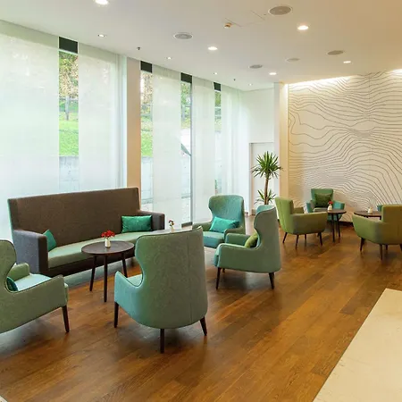 מלון Hilton Garden