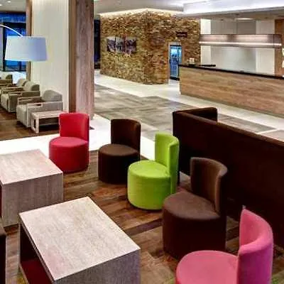 מלון Hilton Garden